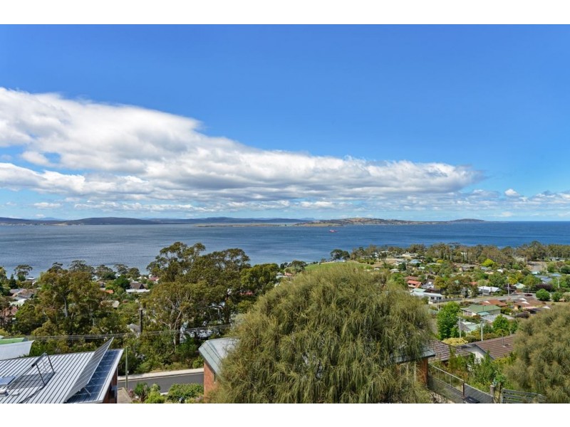 52 Coolamon Road, Taroona TAS 7053