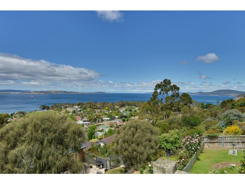 52 Coolamon Road, Taroona TAS 7053