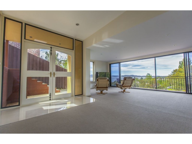 6 Norfolk Crescent, Sandy Bay TAS 7005