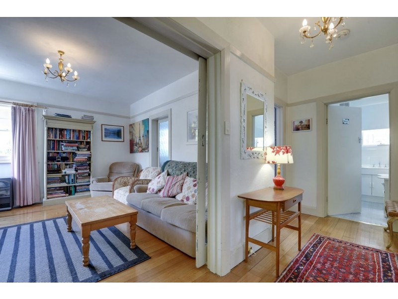246 East Derwent Highway, Lindisfarne TAS 7015
