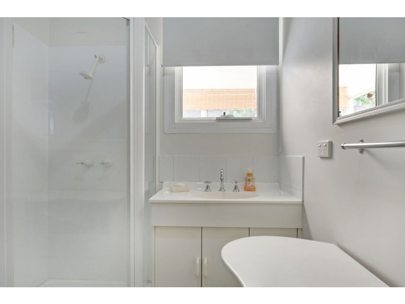 246 East Derwent Highway, Lindisfarne TAS 7015