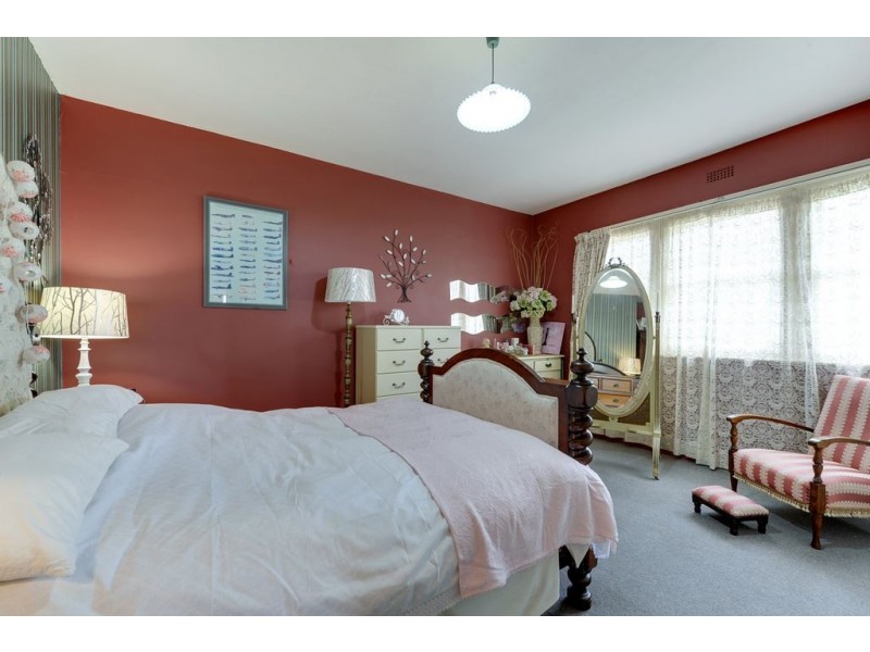 246 East Derwent Highway, Lindisfarne TAS 7015