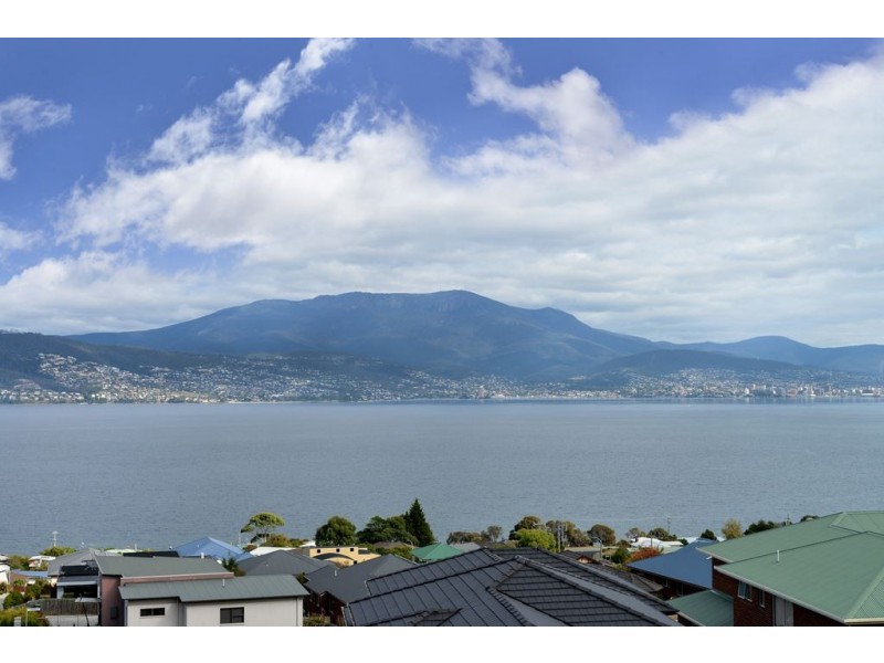 700 Oceana Drive, Tranmere TAS 7018