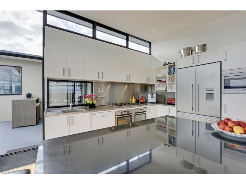700 Oceana Drive, Tranmere TAS 7018