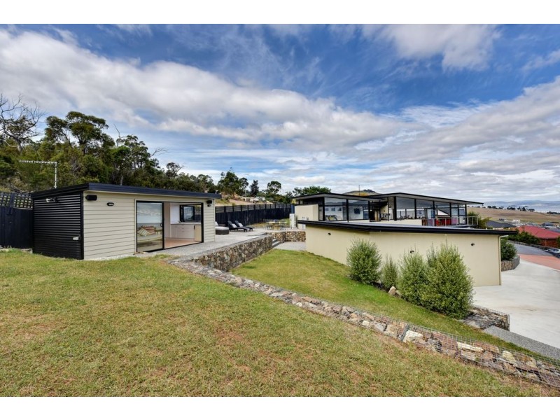 700 Oceana Drive, Tranmere TAS 7018