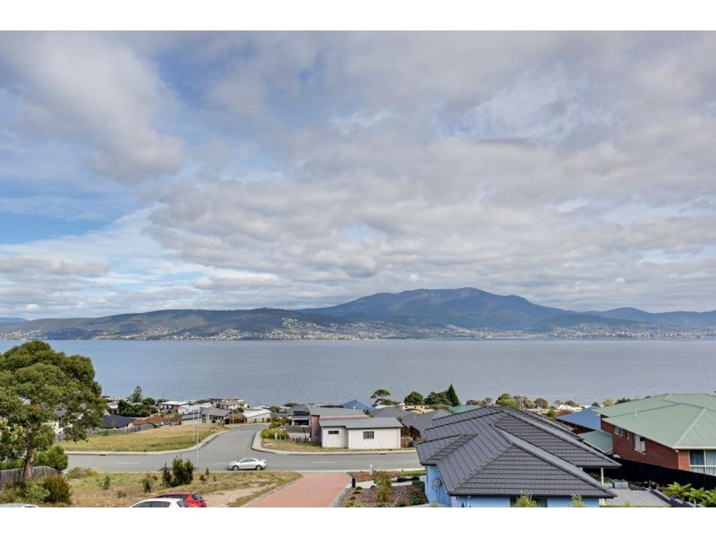 700 Oceana Drive, Tranmere TAS 7018