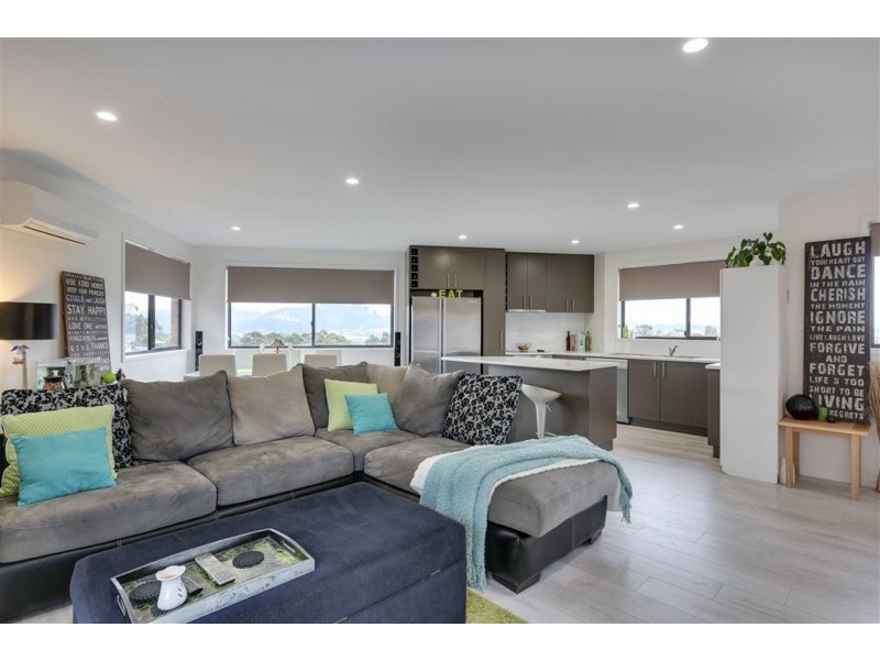 2/49 Branscombe Road, Claremont TAS 7011