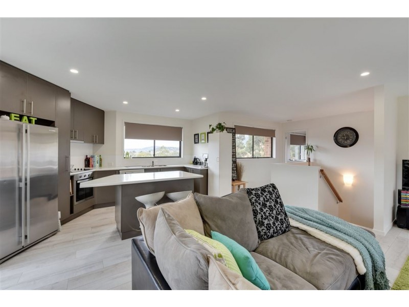 2/49 Branscombe Road, Claremont TAS 7011