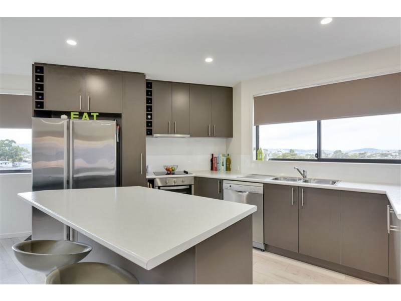 2/49 Branscombe Road, Claremont TAS 7011