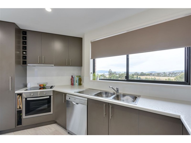 2/49 Branscombe Road, Claremont TAS 7011