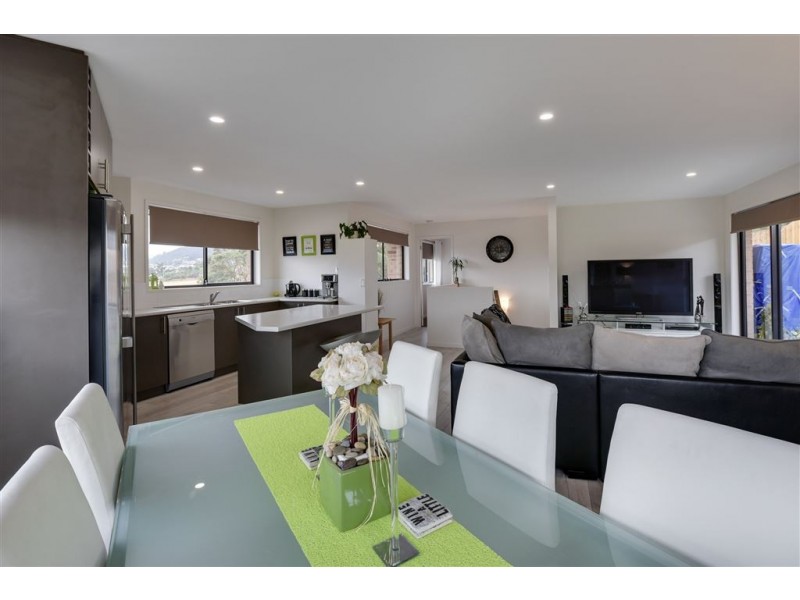 2/49 Branscombe Road, Claremont TAS 7011