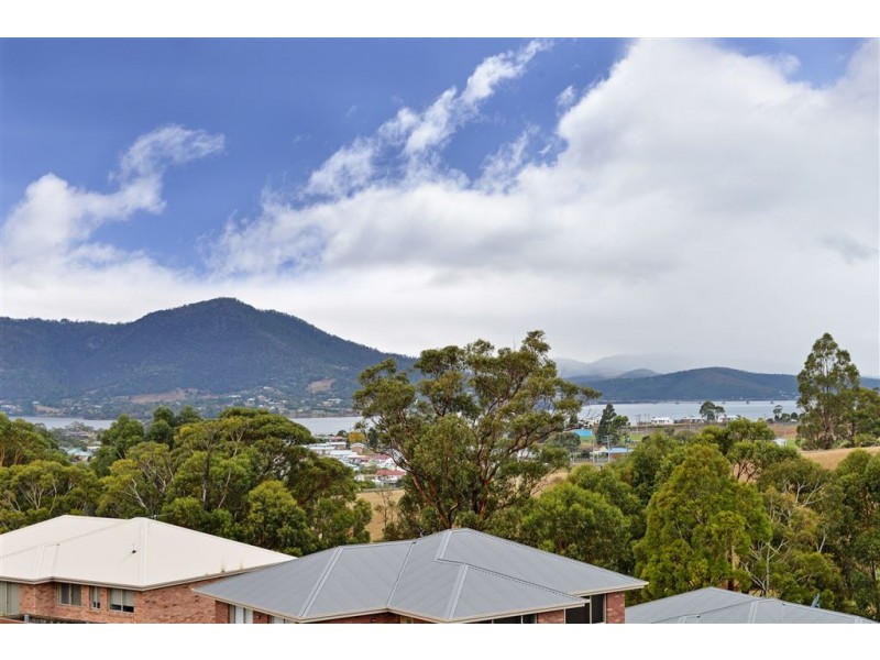 2/49 Branscombe Road, Claremont TAS 7011