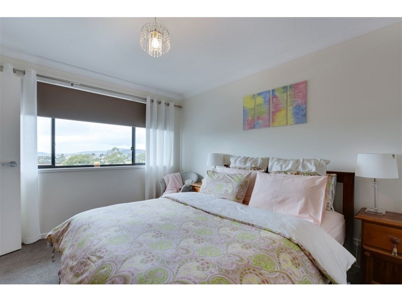 2/49 Branscombe Road, Claremont TAS 7011