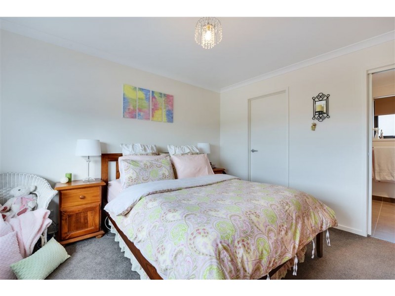 2/49 Branscombe Road, Claremont TAS 7011