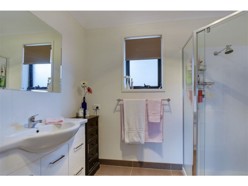 2/49 Branscombe Road, Claremont TAS 7011