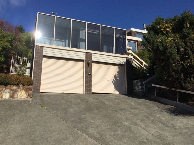2/4 Amanda Cresent, Sandy Bay TAS 7005