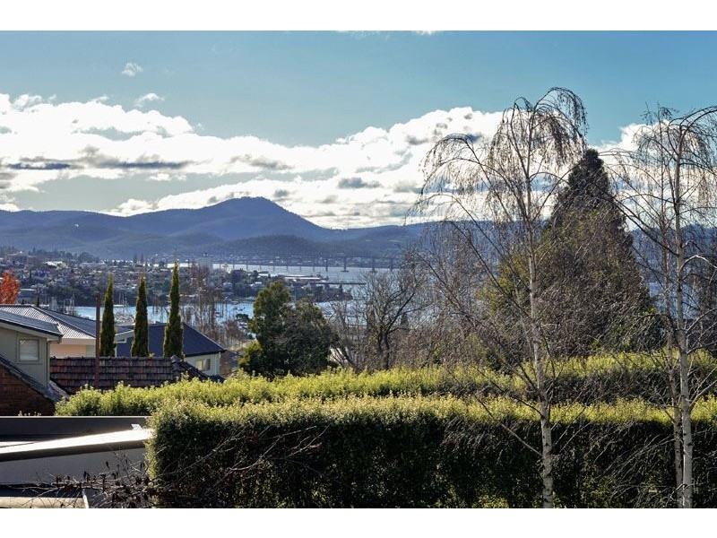 86 Waimea Avenue, Sandy Bay TAS 7005