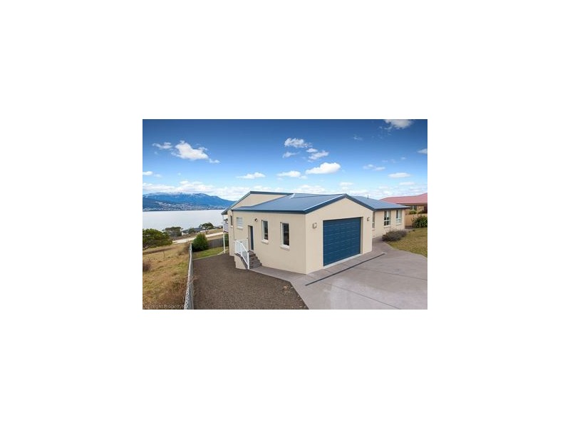 32 Spinnaker Crescent, Tranmere TAS 7018