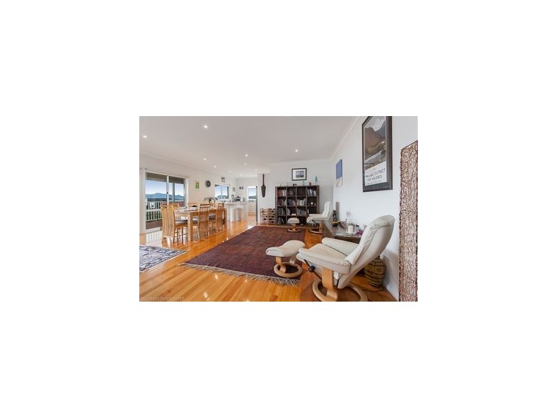 32 Spinnaker Crescent, Tranmere TAS 7018