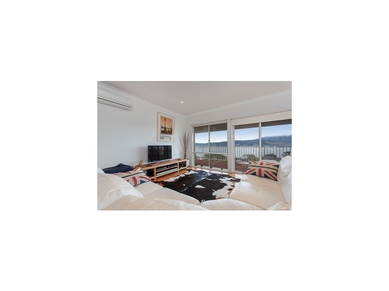 32 Spinnaker Crescent, Tranmere TAS 7018