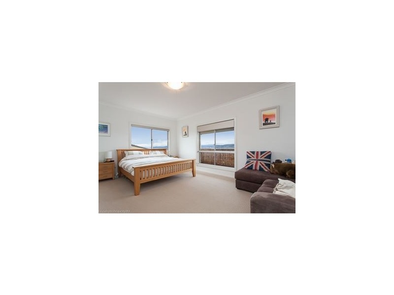 32 Spinnaker Crescent, Tranmere TAS 7018