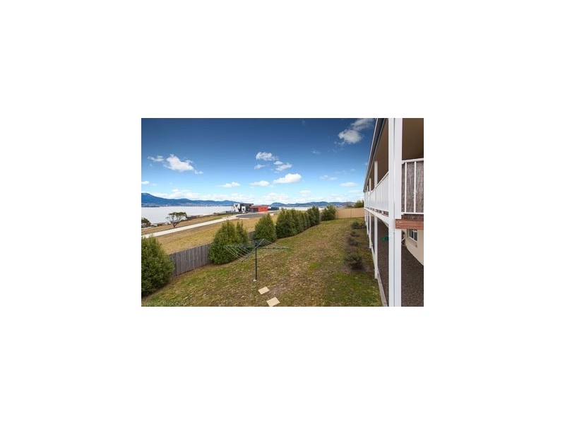 32 Spinnaker Crescent, Tranmere TAS 7018