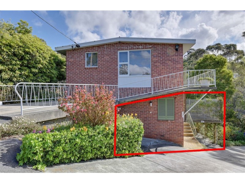 2/8 Woolton Place, Sandy Bay TAS 7005