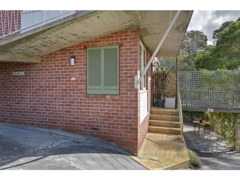 2/8 Woolton Place, Sandy Bay TAS 7005