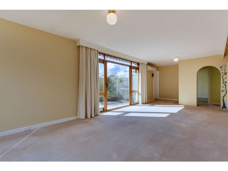 2/8 Woolton Place, Sandy Bay TAS 7005