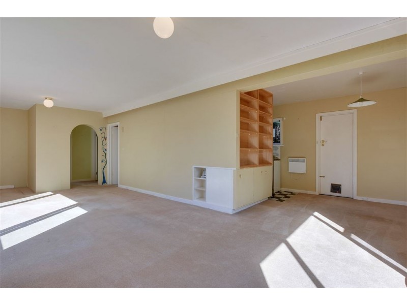 2/8 Woolton Place, Sandy Bay TAS 7005