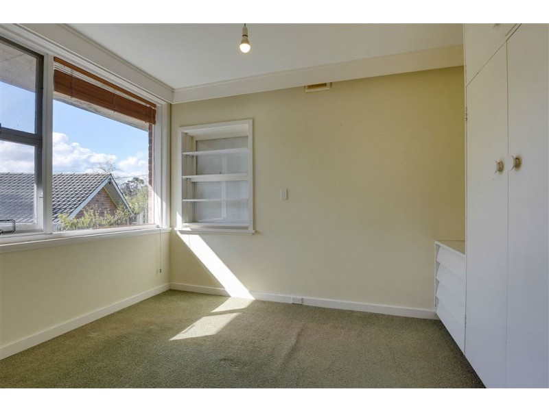 2/8 Woolton Place, Sandy Bay TAS 7005