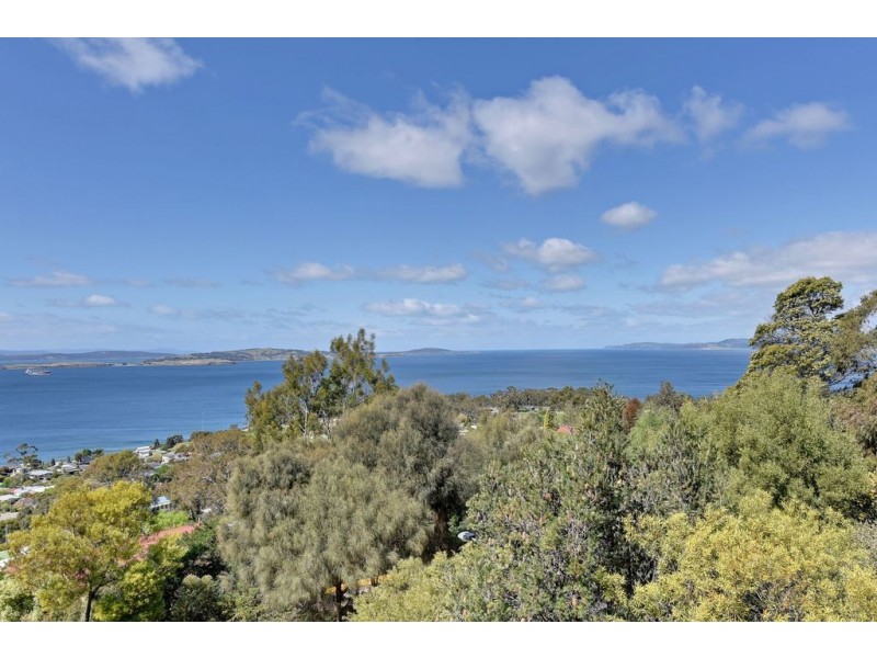55 Coolamon Road, Taroona TAS 7053