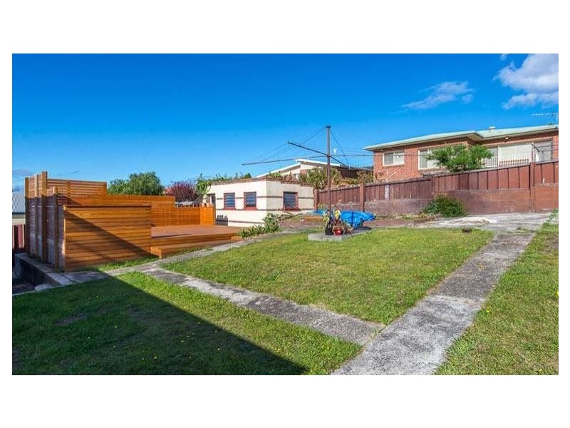 166 Augusta Road, Lenah Valley TAS 7008