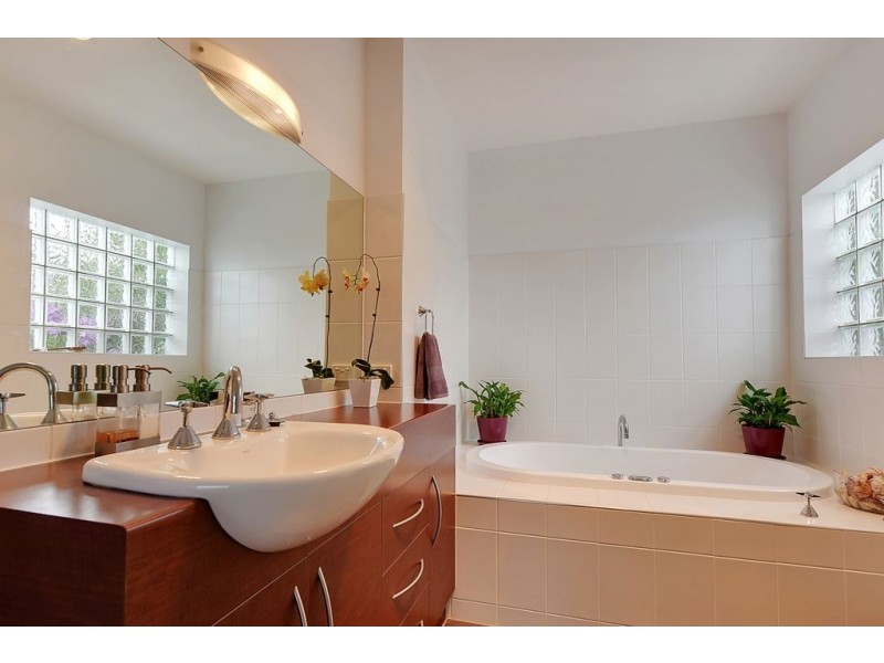 676 Oceana Drive, Tranmere TAS 7018