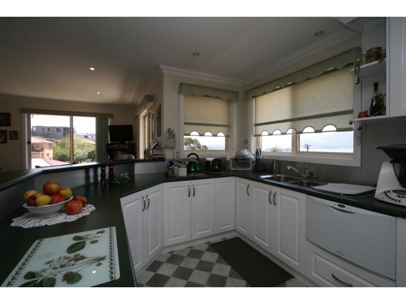 5 Gould Crescent, Rosetta TAS 7010