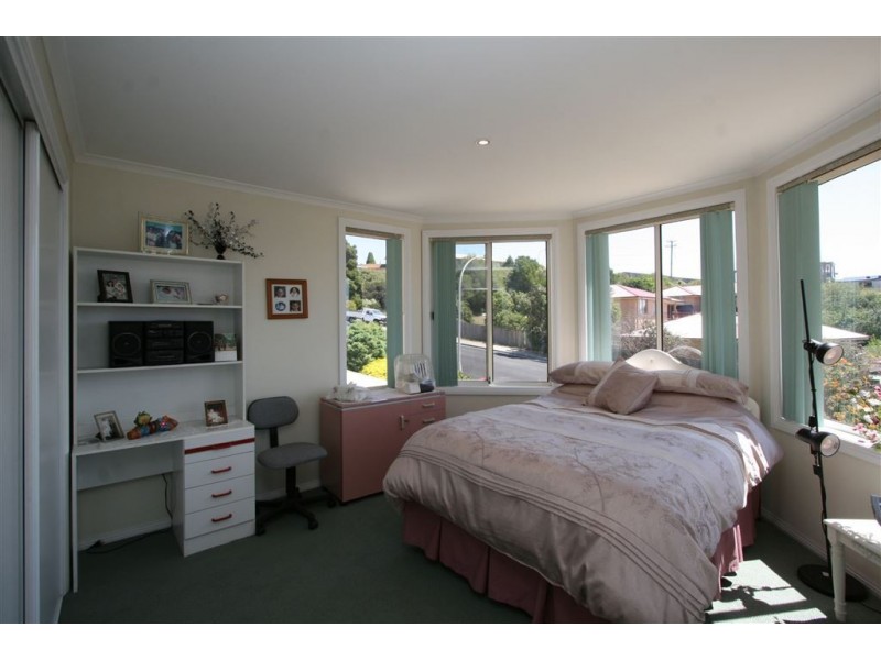 5 Gould Crescent, Rosetta TAS 7010