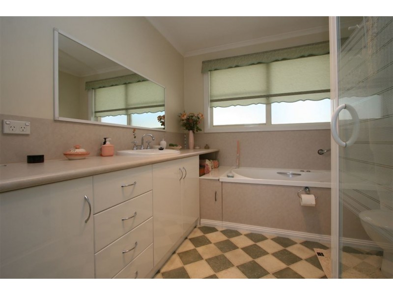 5 Gould Crescent, Rosetta TAS 7010