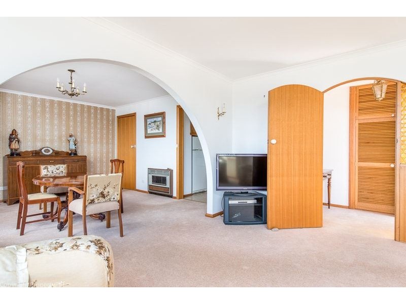 2/2 Broad Waters Parade, Sandy Bay TAS 7005