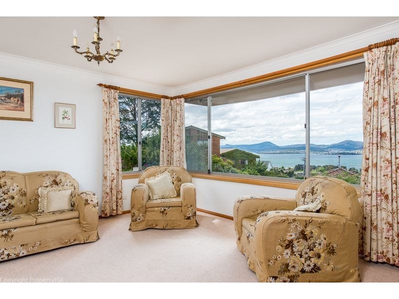 2/2 Broad Waters Parade, Sandy Bay TAS 7005