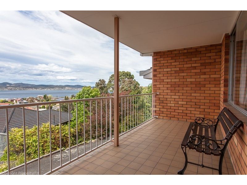 2/2 Broad Waters Parade, Sandy Bay TAS 7005