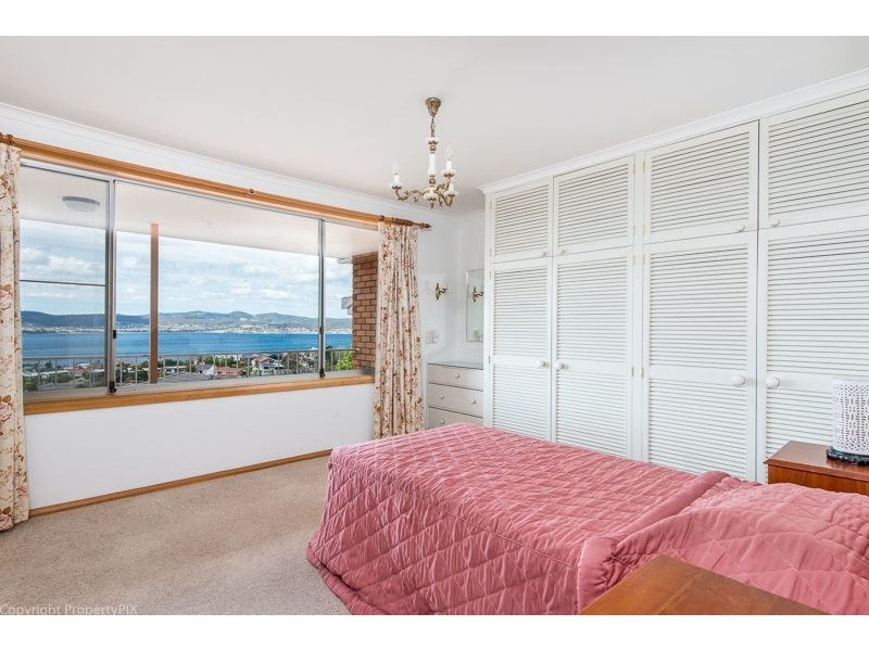 2/2 Broad Waters Parade, Sandy Bay TAS 7005