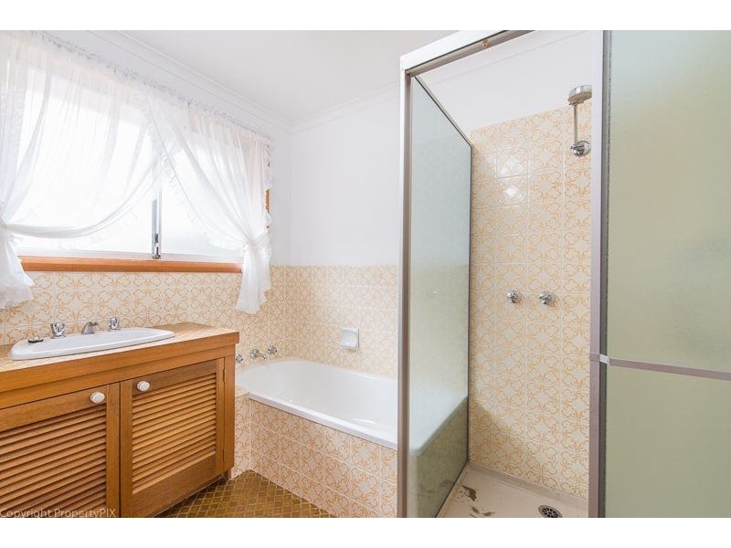 2/2 Broad Waters Parade, Sandy Bay TAS 7005