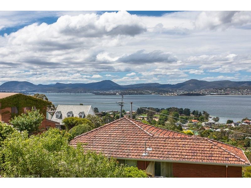 2/2 Broad Waters Parade, Sandy Bay TAS 7005