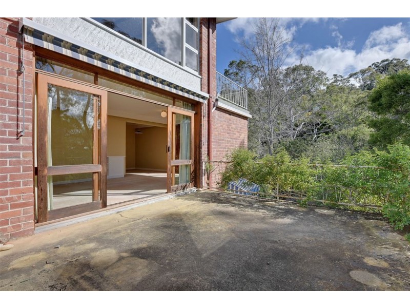 2/8 Woolton Place, Sandy Bay TAS 7005