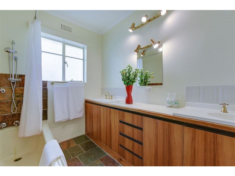 5 Lauramont Avenue, Sandy Bay TAS 7005