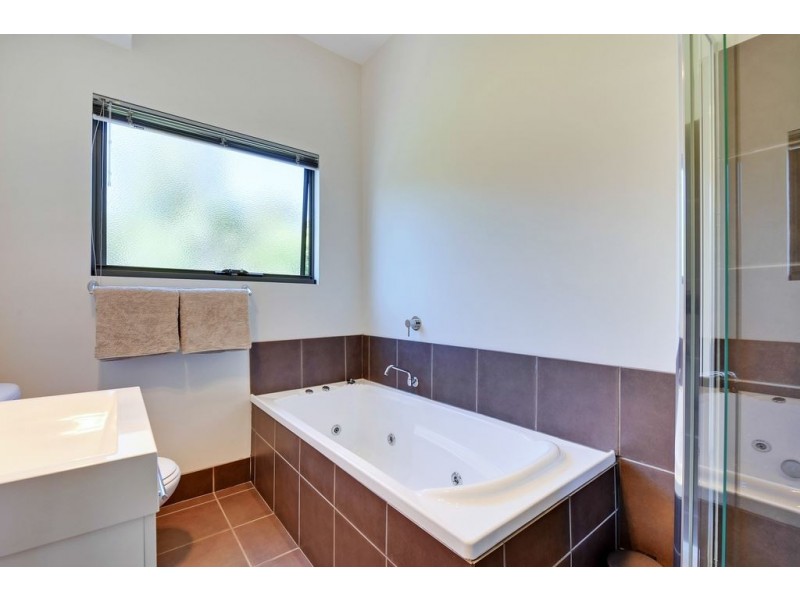 1/60 Pindos Drive, Tranmere TAS 7018