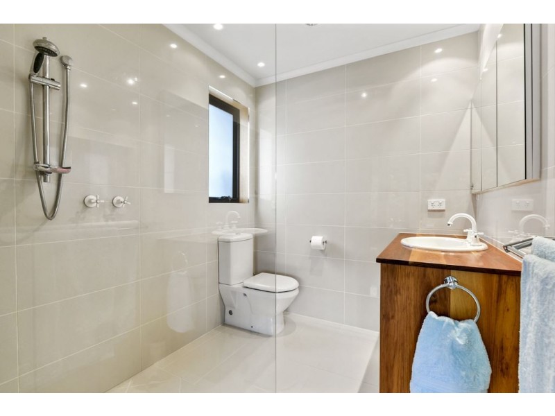 4 Koluri Court, Lindisfarne TAS 7015