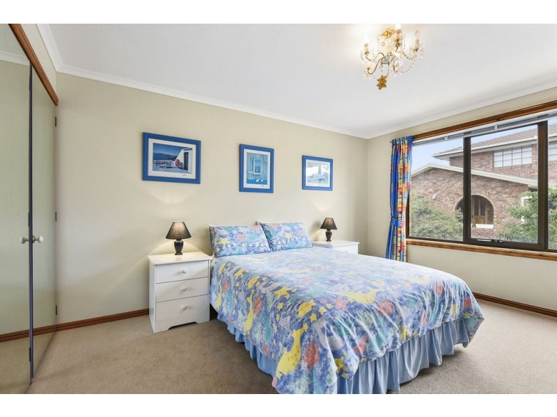 4 Koluri Court, Lindisfarne TAS 7015