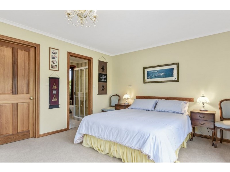 4 Koluri Court, Lindisfarne TAS 7015