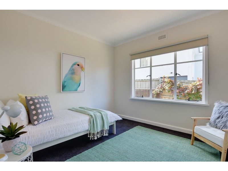 11 Beach Road, Lindisfarne TAS 7015